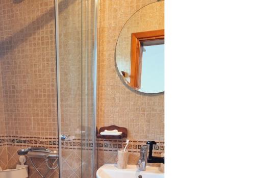 Triple Room with Private Bathroom image 2
