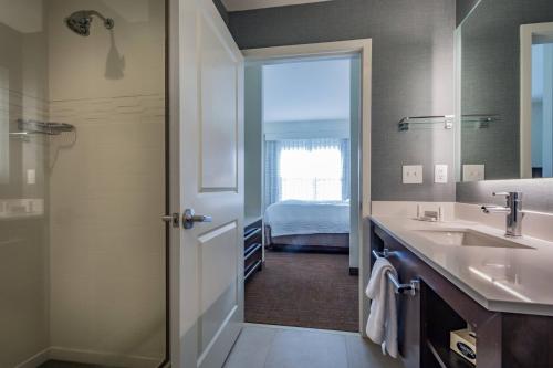One-Bedroom King Suite with Sofa Bed - Non-Smoking