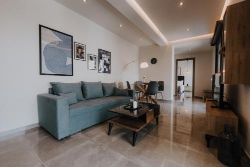 1 queen bed, 1 sofa bed