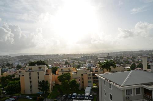 Appartement équipé avec vue et place de parking - Location saisonnière - Fort-de-France