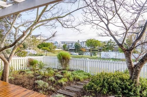 Peaceful Parkland Home on Thesen Islands - image 4