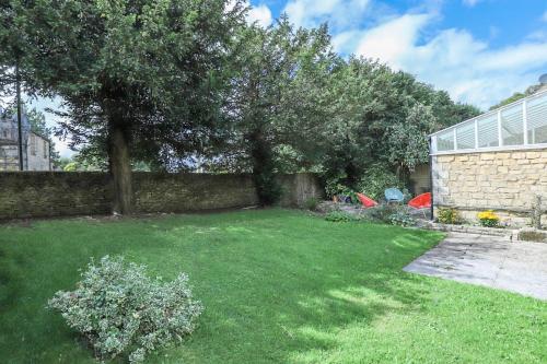 The Stow Secret Cottage - Breathtaking 5BDR Cottage with Parking & Garden