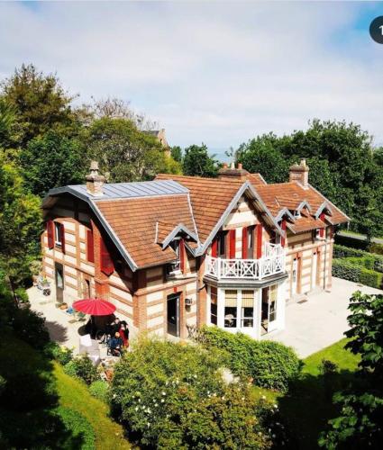 La Villa des Rosiers