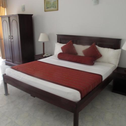 1 king bed, 1 twin bed