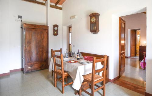 5 Bedroom Cozy Apartment In Montorsaio