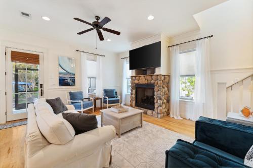 30A Pet Friendly Beach House - Saltwater Cottage by Panhandle Getaways