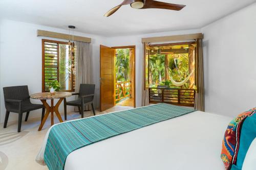Garden View King Bed image 9