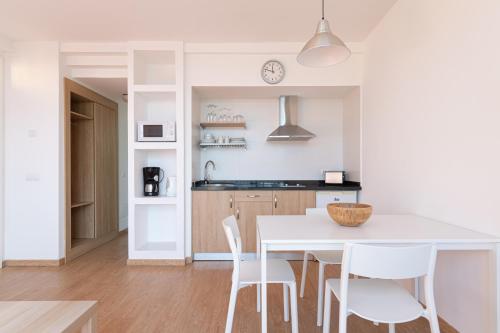 Apartamentos Cordial Judoca Beach - image 13