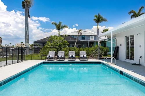 Good Vibes and Tan Lines! Private Beach with Heated Pool - Villa Good Times, Fort Myers Beach