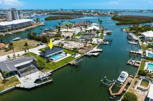 Good Vibes and Tan Lines! Private Beach with Heated Pool - Villa Good Times, Fort Myers Beach