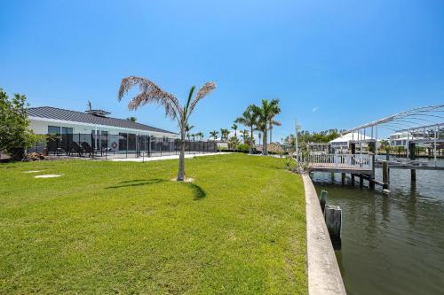 Good Vibes and Tan Lines! Private Beach with Heated Pool - Villa Good Times, Fort Myers Beach