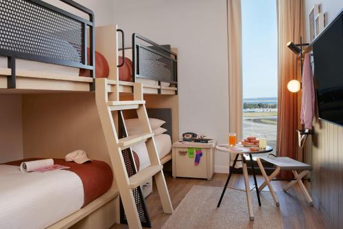 Moxy Sydney Airport - image 3