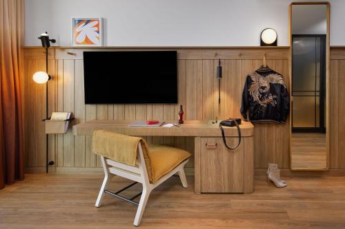 Moxy Sydney Airport - image 2