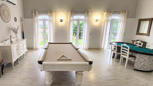 สิ่งอำนวยความสะดวกเพื่อการสันทนาการ, VILLA ALTUS near Ericeira with swimming pool, jacuzzi and 2 games room in เอนการ์นาเชา