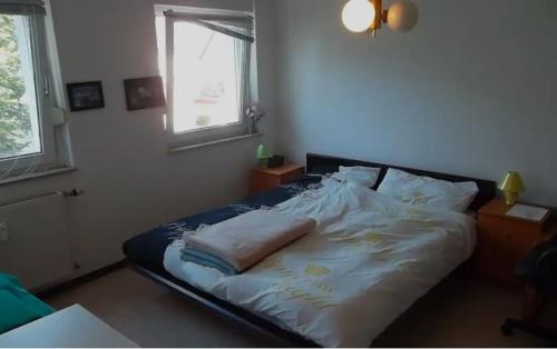 Düsseldorf - Benrath, separates, privates Zimmer