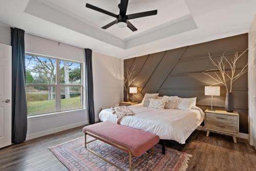 Lake LBJ 4BR Home w/ Boat Deck, Huge Yard in Horseshoe Bay (TX)