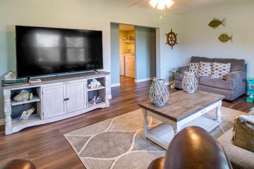 Cookson Vacation Rental with Spacious Yard and Porch! in Tahlequah