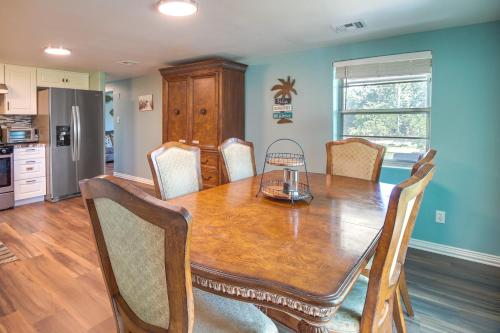 Cookson Vacation Rental with Spacious Yard and Porch! in 塔勒闊