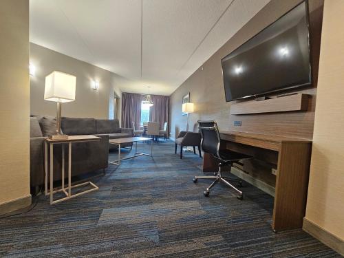 Clarion Hotel & Suites Brandon