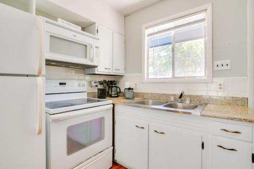 Kimberling City Cabin with Schooner Creek Access! in Kimberling City, USA