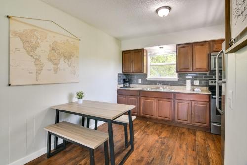 Tranquil Kimberling City Getaway with Community Pool in Kimberling City, USA