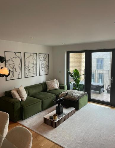 Cosy bedroom in Luxury apartment 4