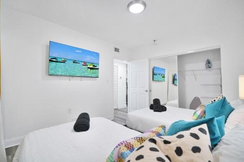 Vacay Spot Wynwood comfy Hub #1 2 BBQs Patio vibes, Prime LOC! 6 blocks away from Bars, Nite Clubs, Res, Shops in Miami, USA