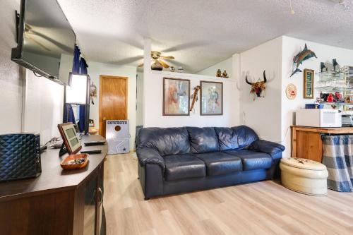 Dog-Friendly Kingston Cabin with Wraparound Deck! in Kingston, USA
