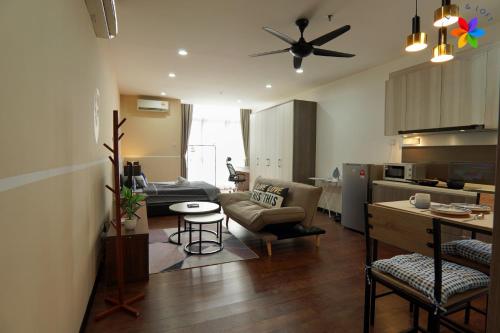 Lily and Loft - Queensville @ Kuala Lumpur - Netflix, Kuala Lumpur (fotografie 8)