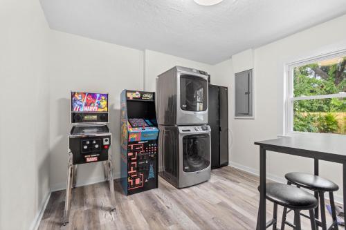 Private Heated Pool - Arcade - Pets - 2 King Beds