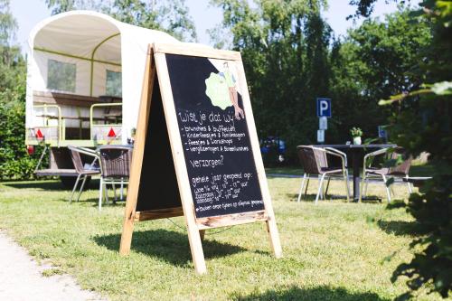 tuin, De Valkhoeve in Verspreide huizen Meren-De Gagel