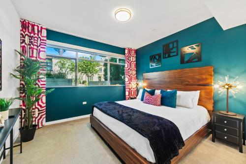 Fairfax District Chic City Oasis 2 BR Apt with Den 136, Los Ángeles (foto 6)