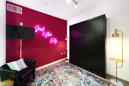 Fairfax District Chic City Oasis 2 BR Apt with Den 136, Los Ángeles (foto 9)