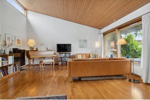  Arkitekttegnet byhus in Farum