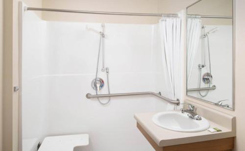 WoodSpring Suites Sioux Falls - image 14