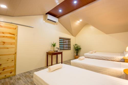 ALONA BEACH SIDE INN