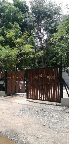 2 bedrooms, 3 beds
