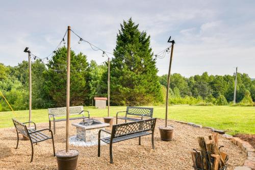Serene Mill Spring Getaway with Yard and Fire Pit! - Mill Spring