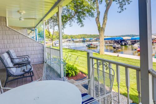 Balcony/terrace, Lakefront Culver Condo with Pool and Beach Access in Plymouth (IN)