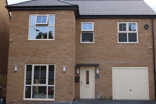 Haven - Spacious Luxury Home perfect for families, couples and contractors! 5mins to Xscape and Junction 32! - Castleford