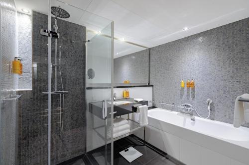 room detail thumbnail 2