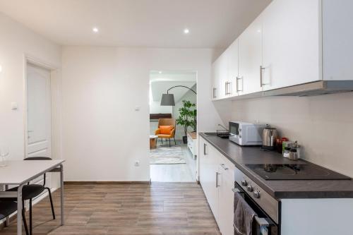Rustic Central Studios by LH 2