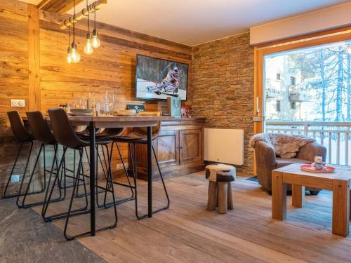 Appartement rénové coeur Alpe d'Huez avec parking et wifi - FR-1-645-24 - Apartment - Huez