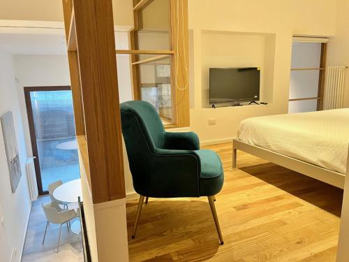 One-Bedroom Apartment image 10