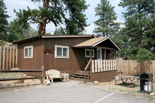 Lazy R Cottages- 4 cabin