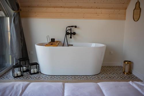 2 bedrooms, 4 beds