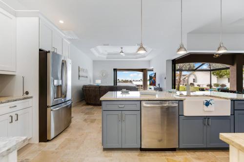 Custom Heated Pool Kayaks Bikes & Spectacular Views - Villa Lakeside Oasis - Roelens Vacations - image 9