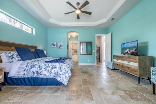 Custom Heated Pool Kayaks Bikes & Spectacular Views - Villa Lakeside Oasis - Roelens Vacations - image 12