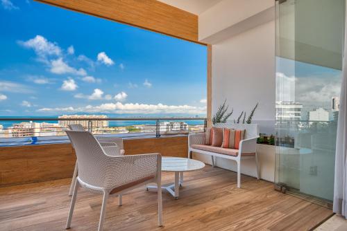 Apartment with Terrace image 6