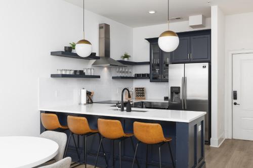 Modern 4 Bed Space in Walkable Area -3 Miles to Downtown in Nashville, USA